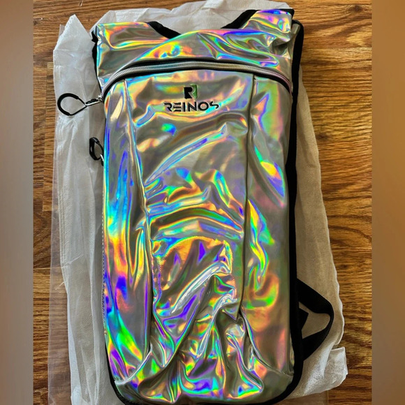 NWT Hydration Backpack Pack with 2L Water Bladder - Picture 9 of 13